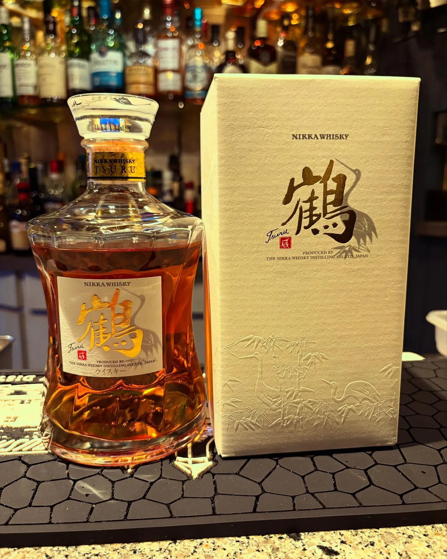 こちらもお客様に頼み込んで購入してもらった、蒸溜所限定の「ニ...